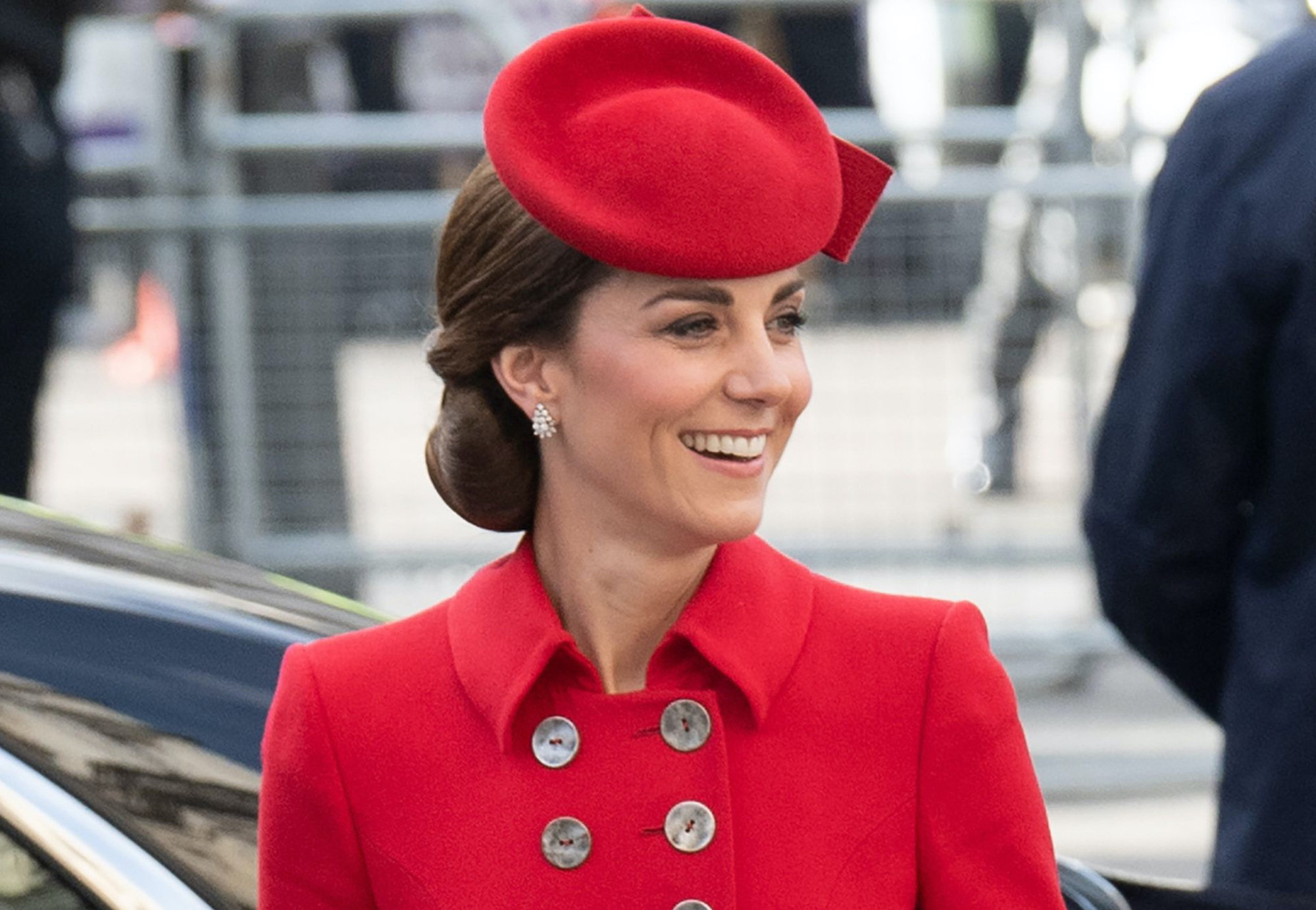 kate middleton red fascinator