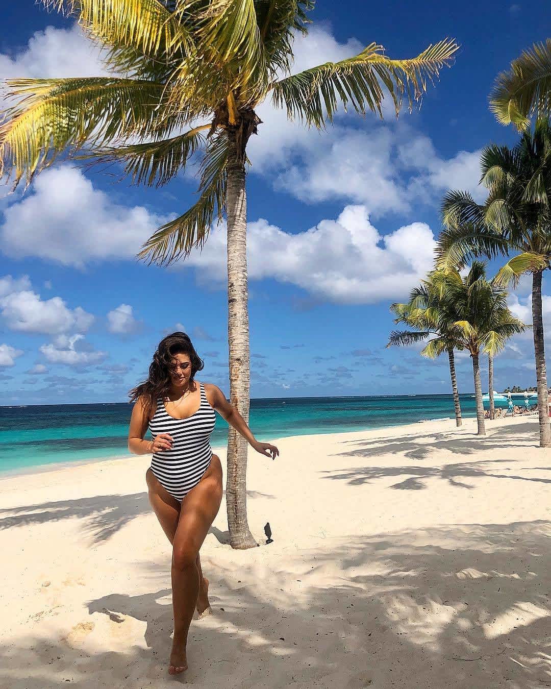 Ashley Graham Is the Queen of Beachy Beauty