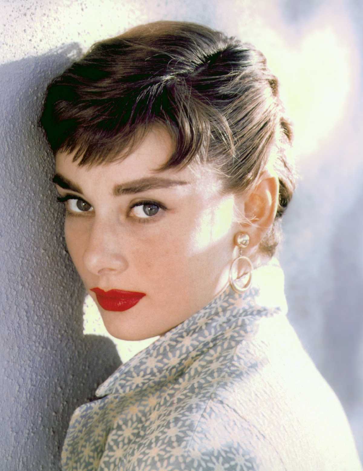 How To Do Audrey Hepburn Makeup
