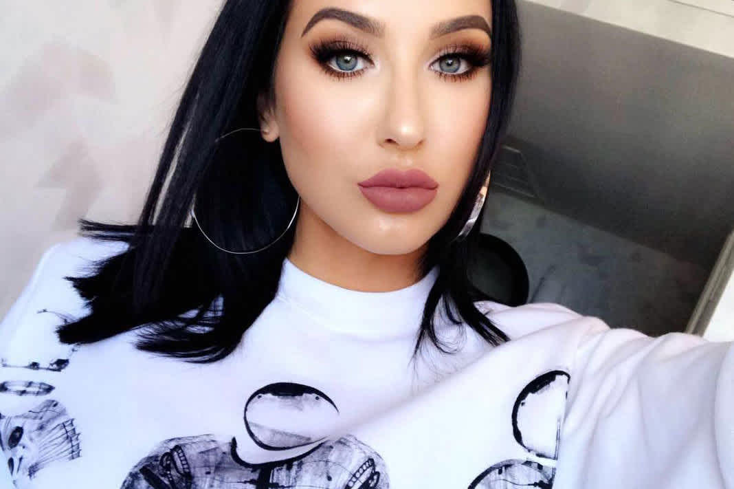 Jaclyn Hill promises lipstick refunds to fans after 'contamination' - BBC  News