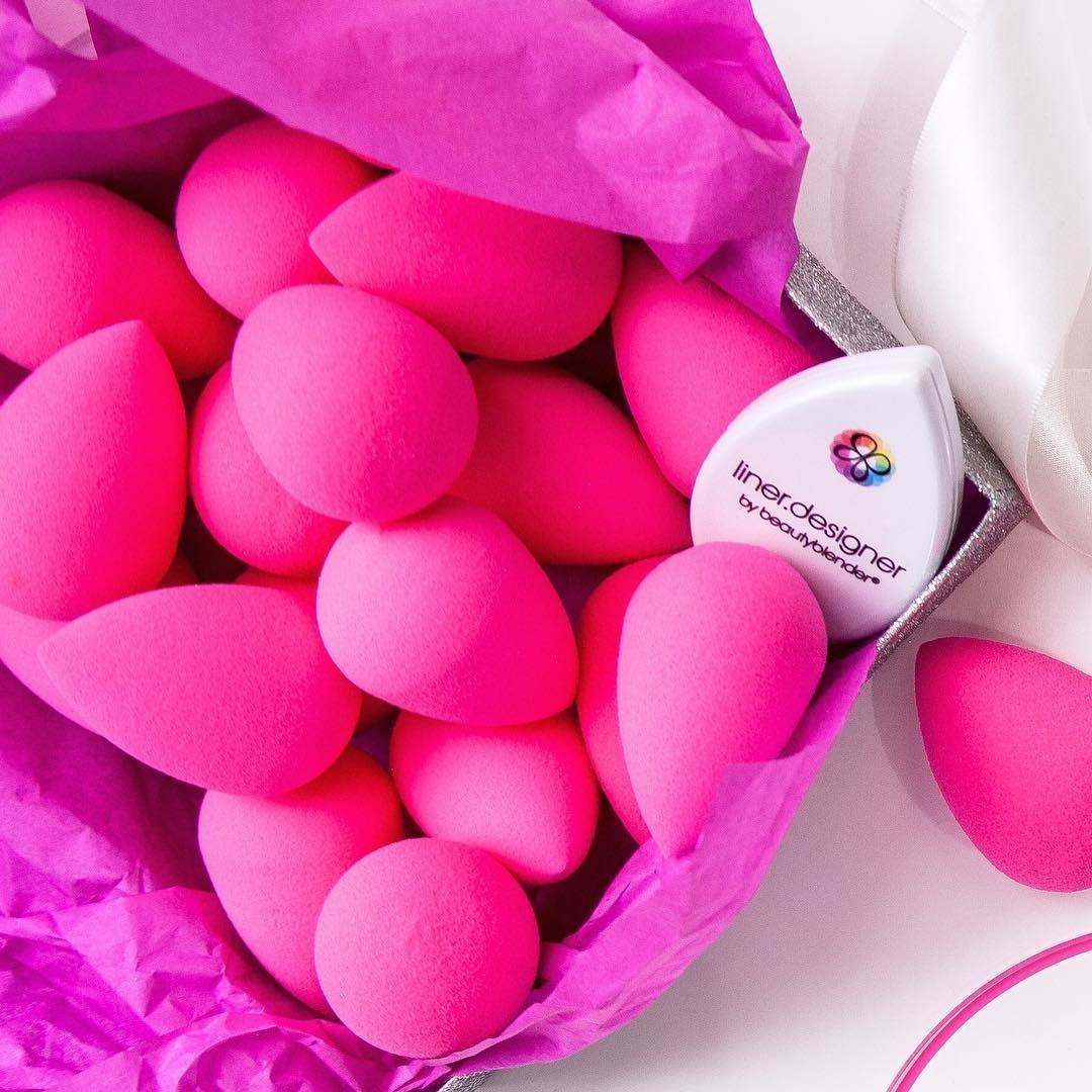 12 bizarre things people use to blend their makeup