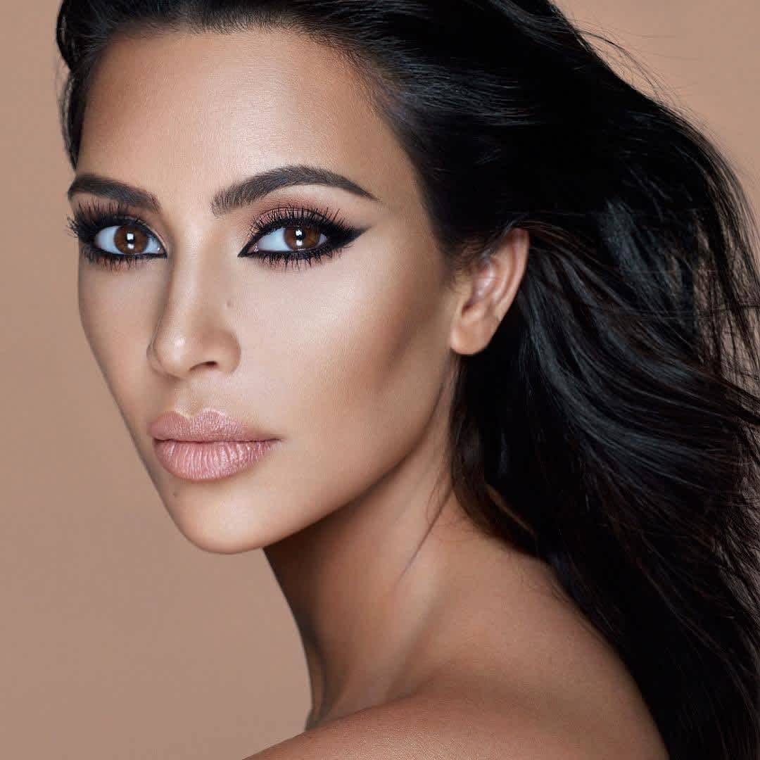 Kim Kardashian Disered Contouring