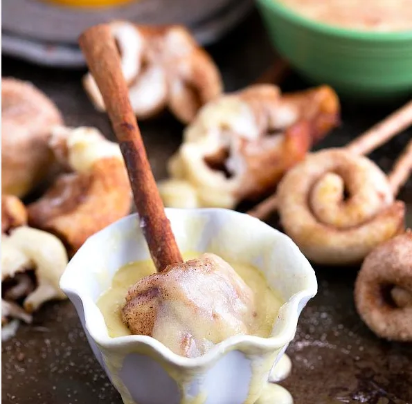 Cinnamon Roll Fondue