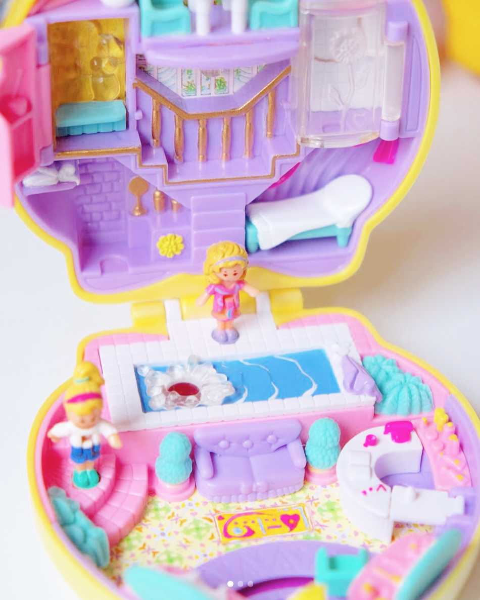 Polly Pocket Is Relaunching Its Classic 90s Toys Moms Are Barely Keeping It Together Cafemom Com