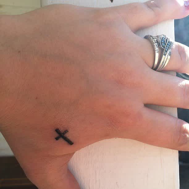 Tatuaje Pequeño En La Mano Tatuaje Pequeño En La Mano