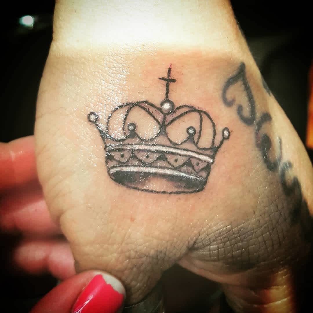 Tatuaje De Corona Pequeña Tatuaje De Corona Pequeña