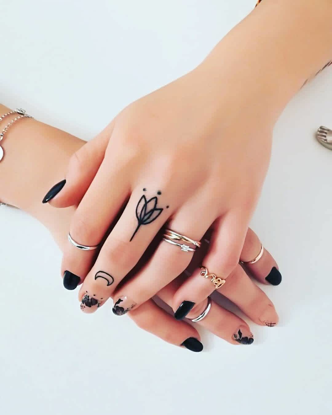 Tatuaje De Loto Pequeño Tatuaje De Loto Pequeño