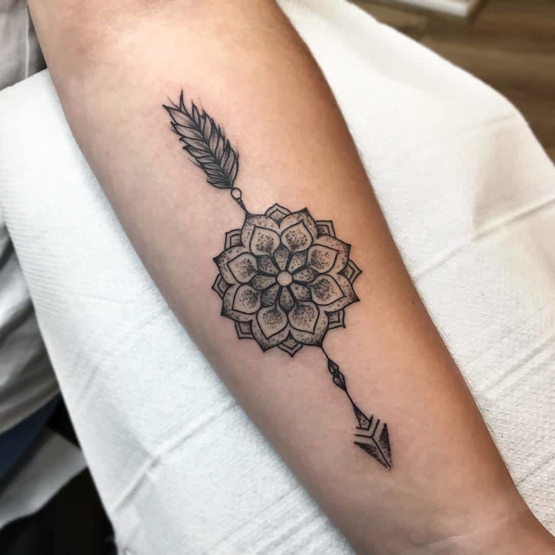 20 Arrow Tattoos That Are Creative & Meaningful