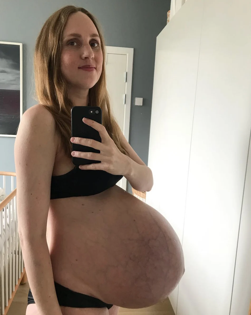 Maria's photos started going viral this week after she shared this most recent snap of her pregnancy bump at 35 weeks.