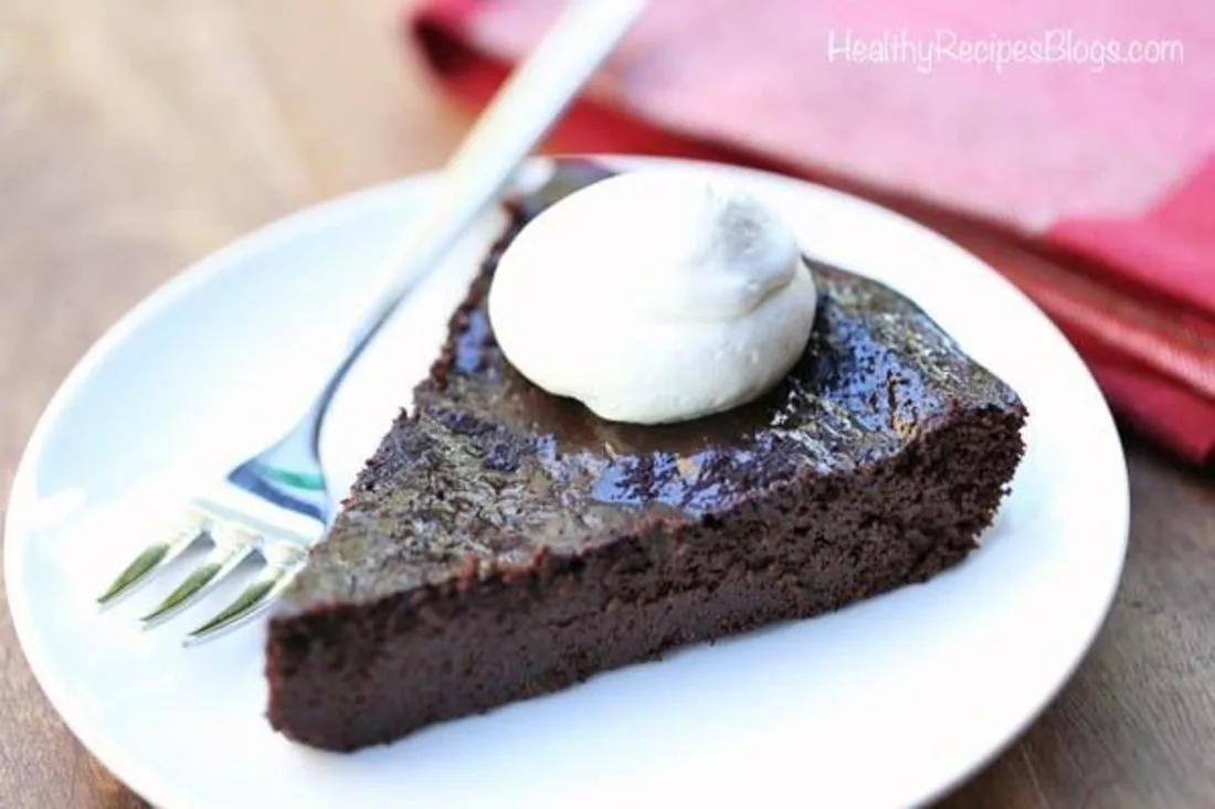 CHOCOLATE CRUSTLESS PIE
