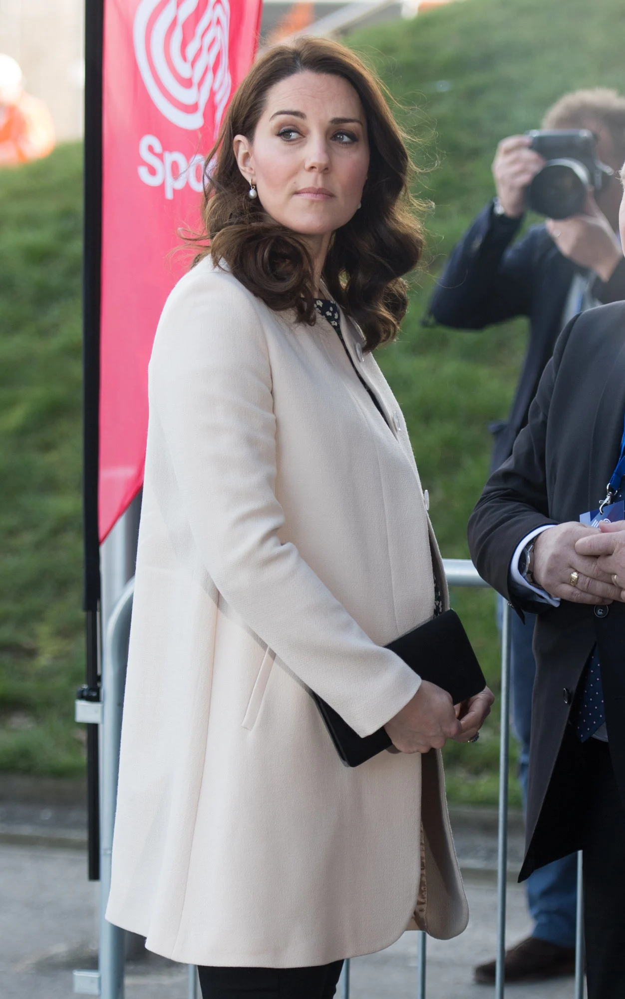 20 Times Pregnant Kate Middleton Touched Her Belly | CafeMom.com