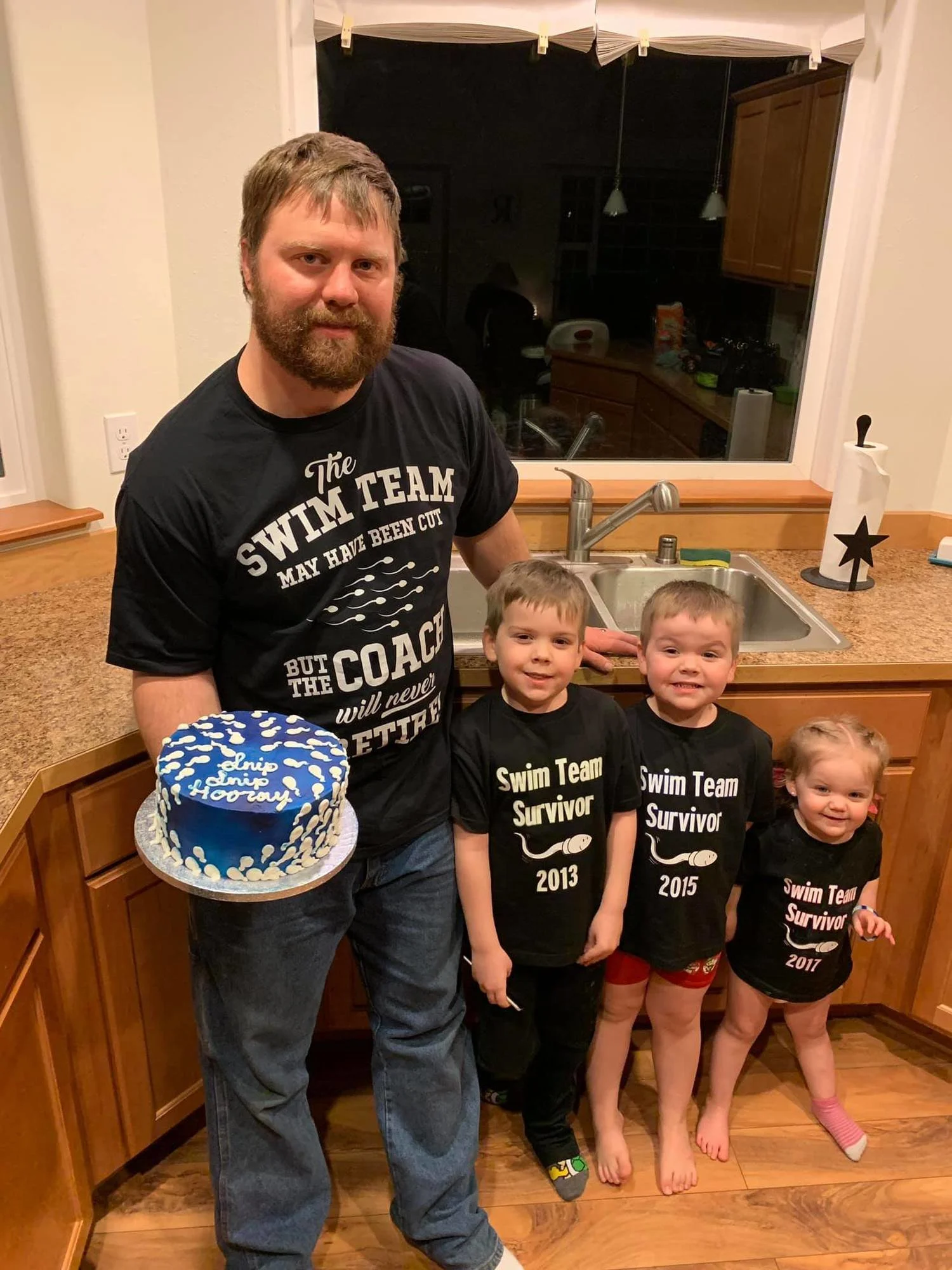 Once the couple arrived back at their house, “post-snip,” Leah's husband burst out laughing once he saw his kids -- and that cake!