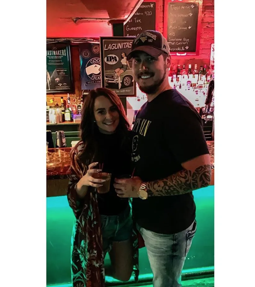 When they were at the reunion, Leah was acting like it was NBD that they totally spent the night together.