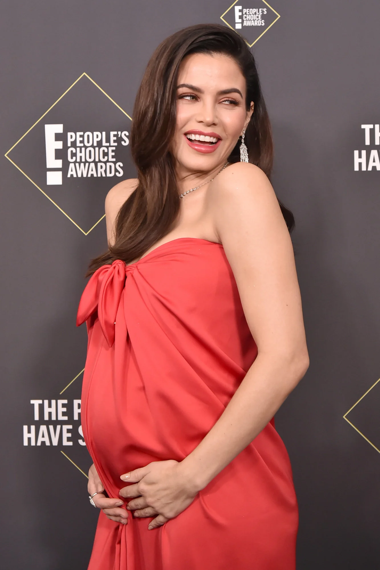 Here's hoping Jenna shows off more pregnancy glam looks.