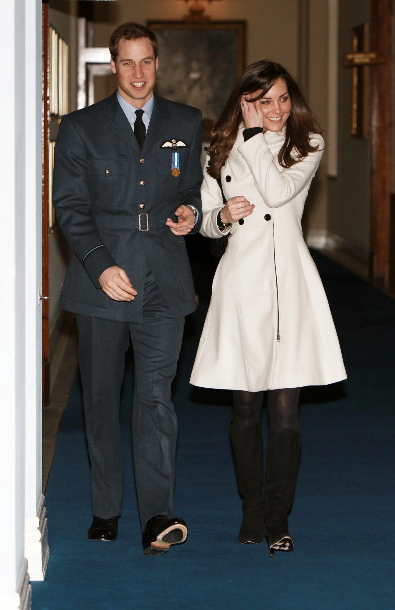 April 2008: Kate Attends William's Pilot School Graduation