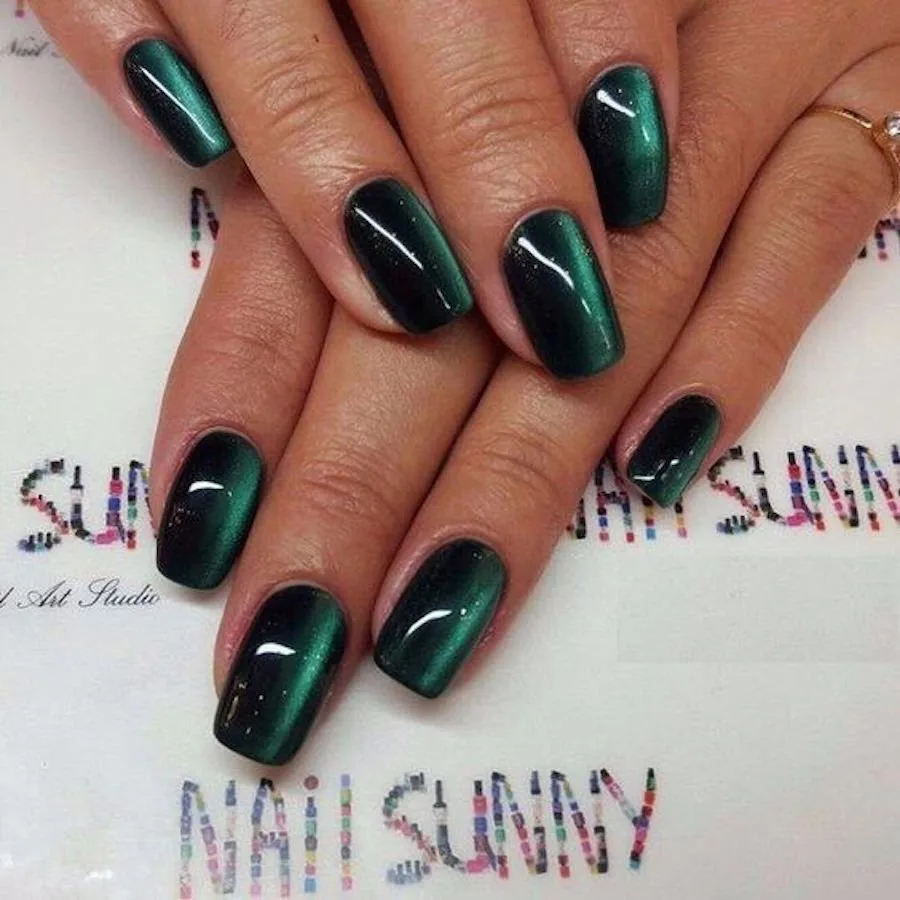 dark cat eye nails
