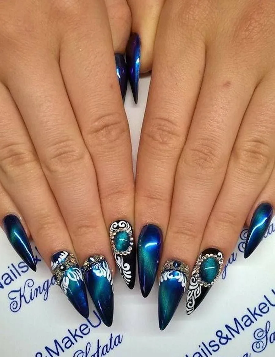 cat eye nail manicure