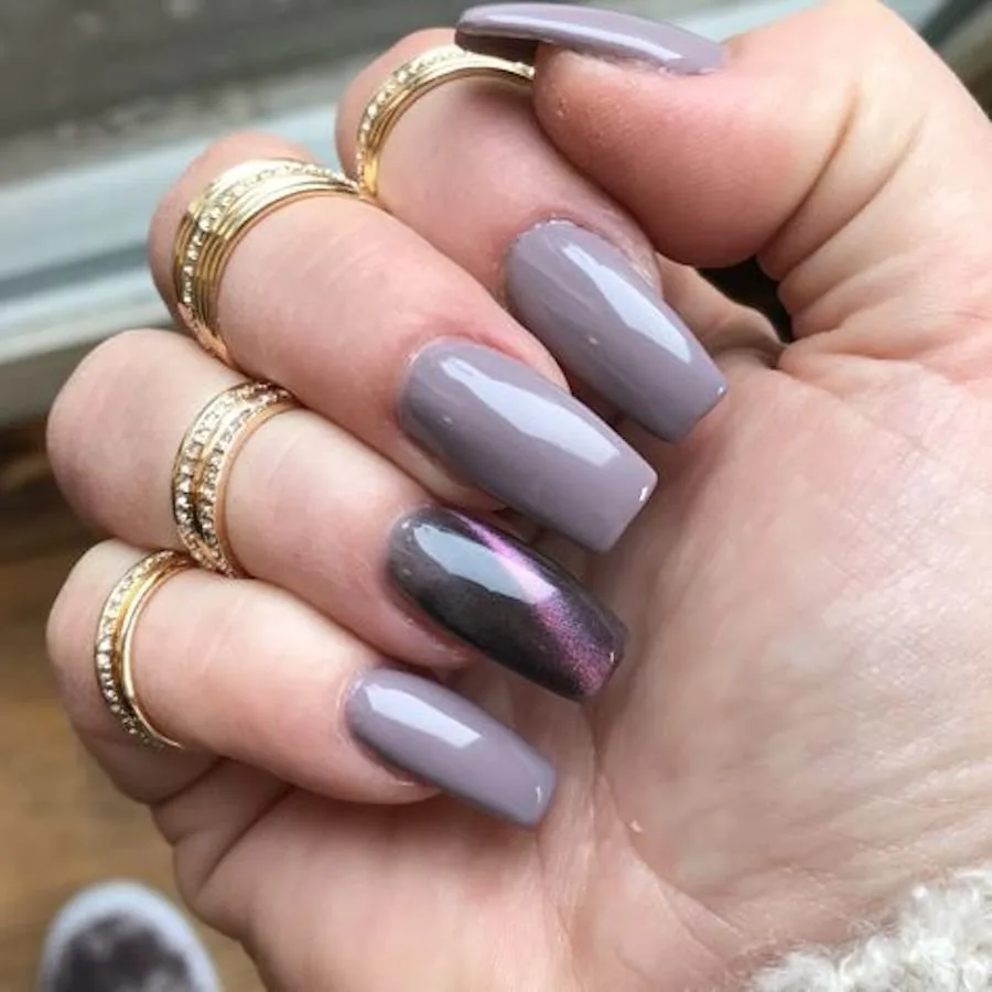 cat eye accent nail