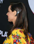 Aubrey Plaza Wore a Knife Hair Clip on the Red Carpet