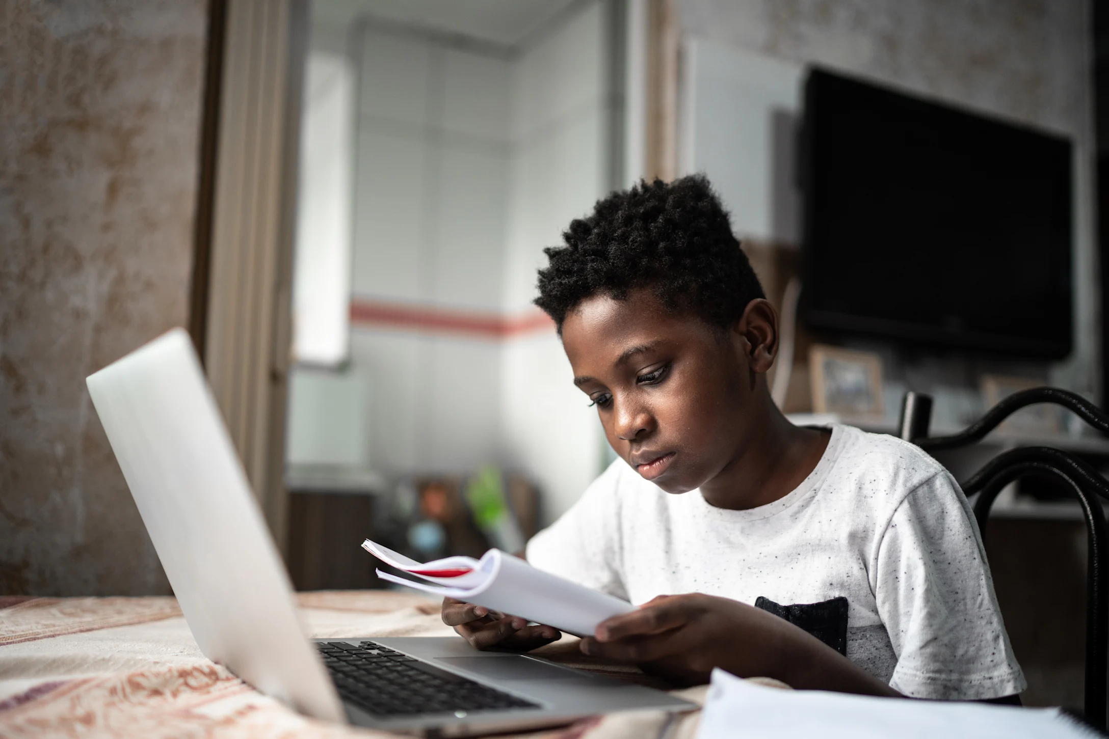 kid doing remote learning