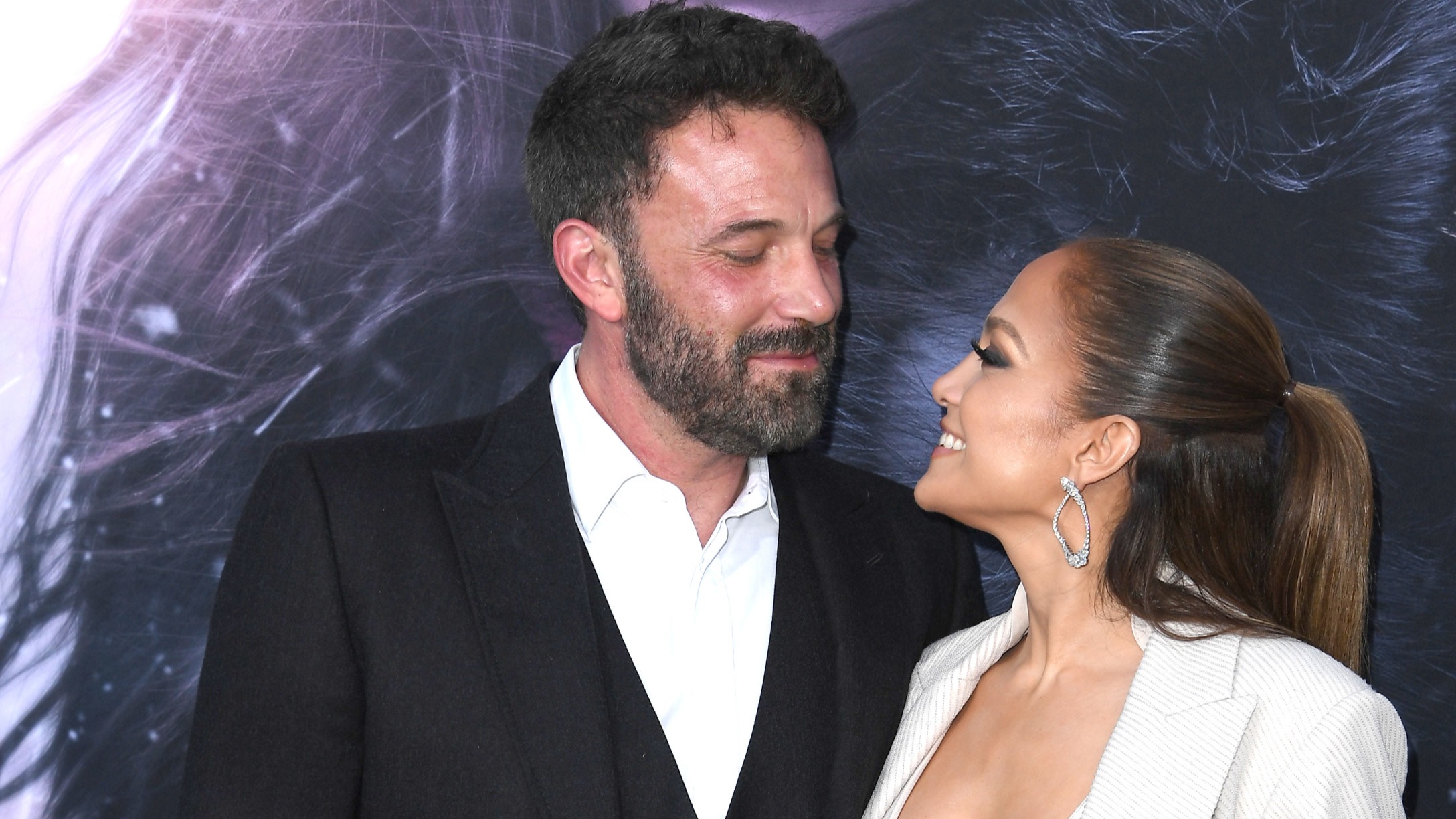 Lip Reader Explains Ben Affleck & Jennifer Lopez's Red Carpet Tiff ...