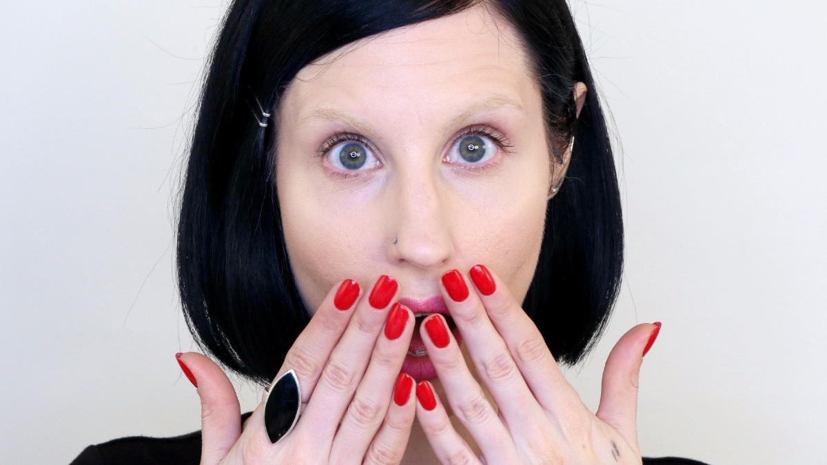 6 things you need to know about the bleached eyebrow trend