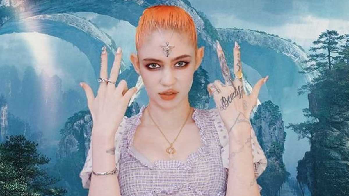 Grimes Shared Her Pregnancy News With A Nude Selfie That Got Taken Down 