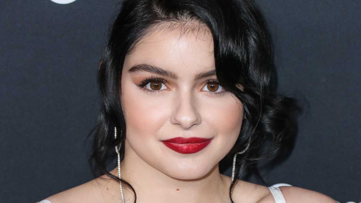Ariel Winter Was Shamed For Wearing A See-Through Dress, But Sarah ...