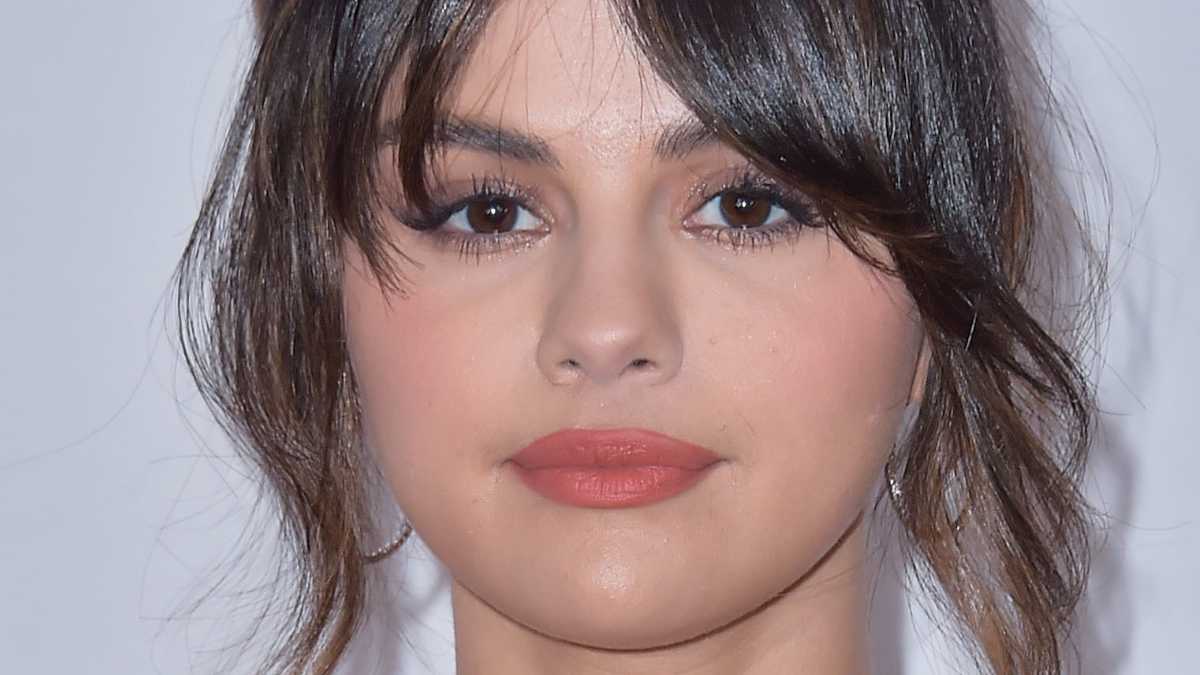 The One Where Selena Gomez Rocks A Rachel Inspired Haircut & She's