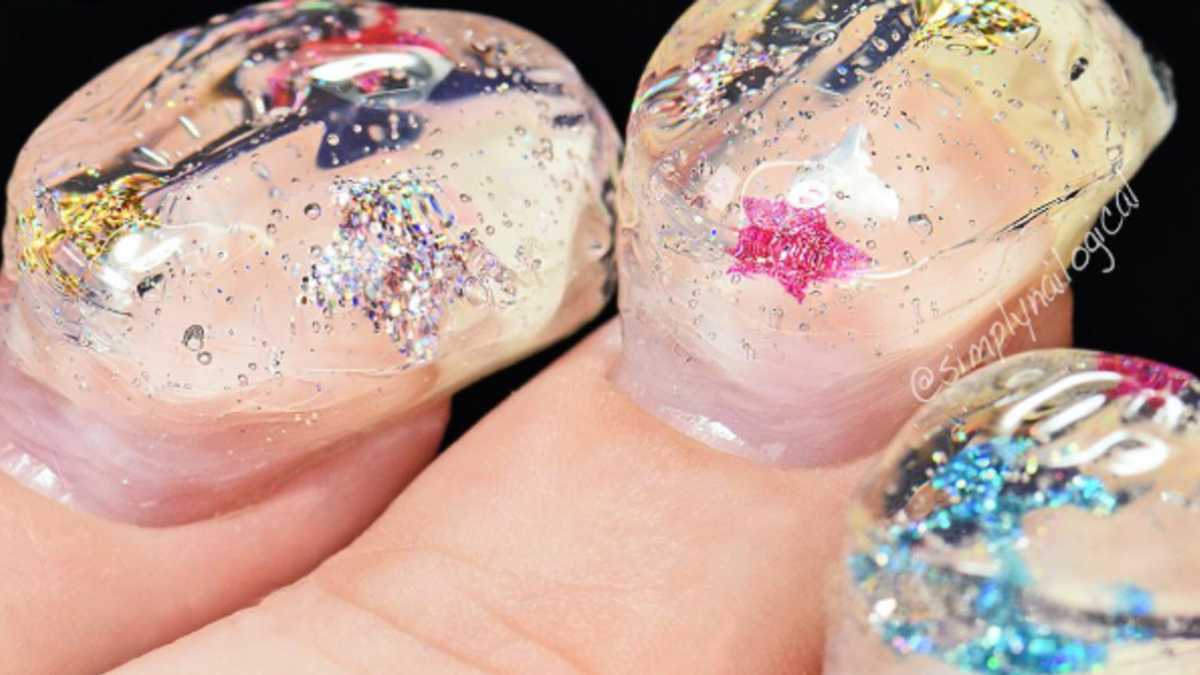 hjælp At accelerere smag Blogger paints 107 coats of clear polish on her nails, then peels it off |  CafeMom.com