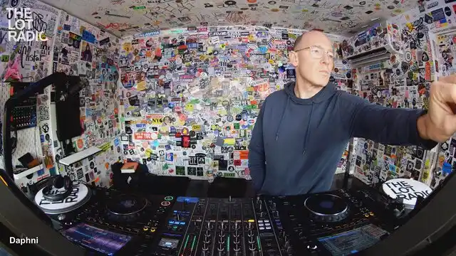 Episode 3pvKQBGf8rtOpakv0Ge3KK Thumbnail 2