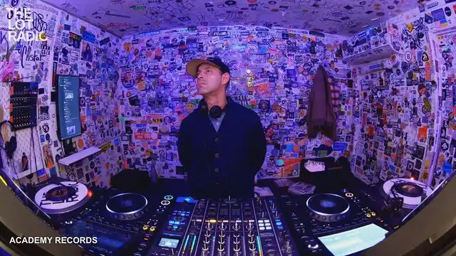 Episode 1V1IarNus3m4yYrY0Un7xf Thumbnail 4