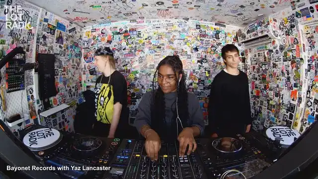 Episode 52ld6lZzwH62L6tgds8Jo6 Thumbnail 3