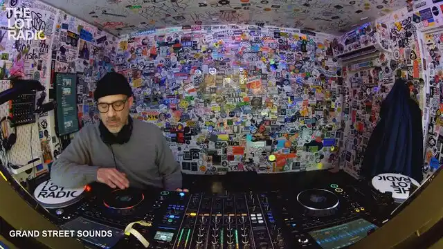 Episode 2Av7CFSR3HivfzThNbOtTz Thumbnail 3