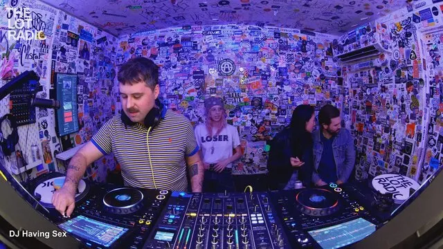 Episode 6OOghSMLCIhhTtyxKHA8Uo Thumbnail 1