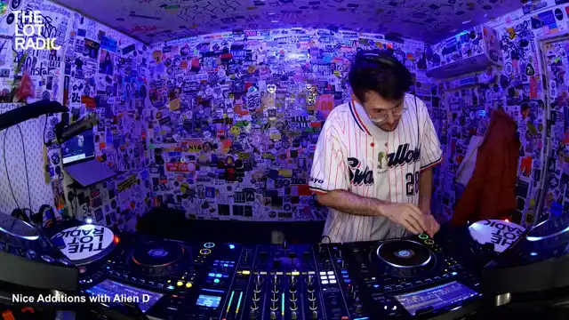 Episode 1AMnZwkzstbE9j9CV8g1j0 Thumbnail 4