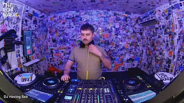 Episode 6OOghSMLCIhhTtyxKHA8Uo Thumbnail 3