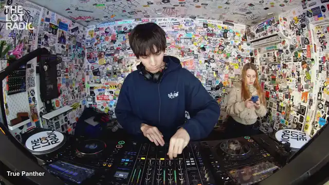 Episode 7GHKSArWD3pgvfCAksGdjW Thumbnail 4