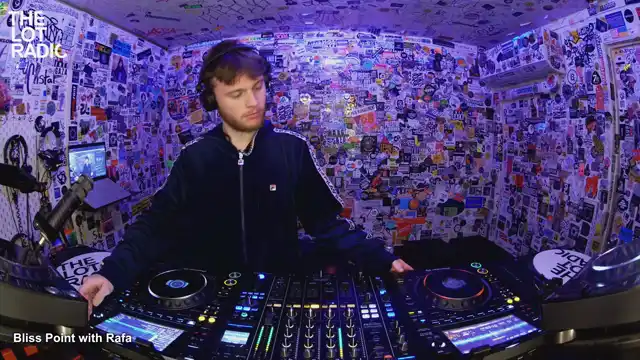 Episode 1suGLF3AY061M5gt48vQjl Thumbnail 4