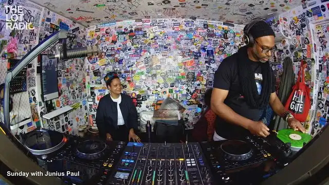 Episode 6s0URAosR69wqryevxW0mT Thumbnail 4