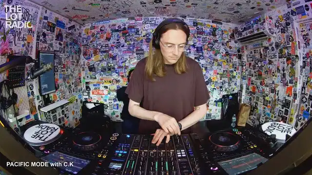 Episode 3wagV9ZSVhF4xQMGX2XGiV Thumbnail 2