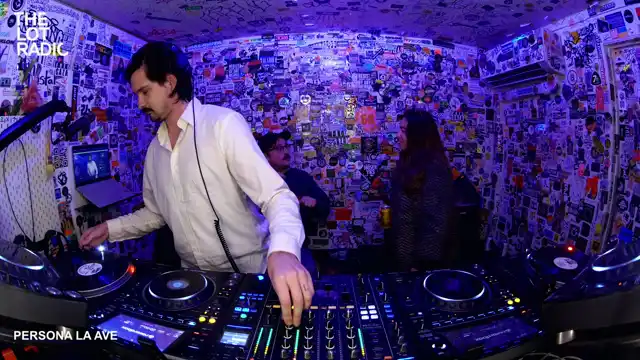 PERSONA LA AVE poster