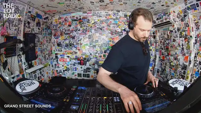 Episode 2Ih2T1gAV5a2G6OddNFKAm Thumbnail 5