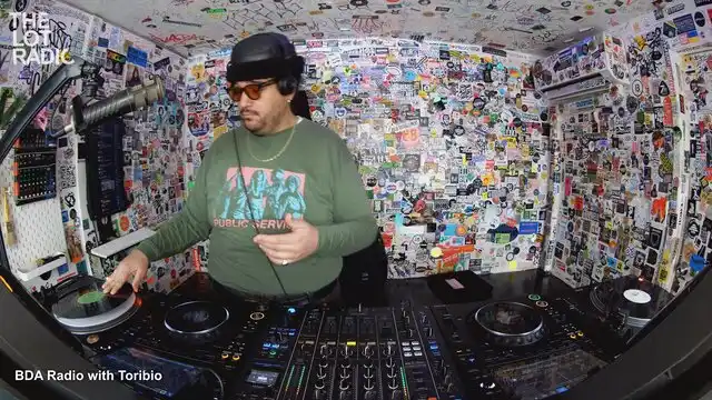 Episode 3AMgMkIlvNc6Om1bDo57tV Thumbnail 2