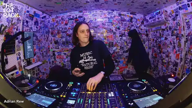 Episode 1hL3d2YV1ANE2x4hbJwKtl Thumbnail 4