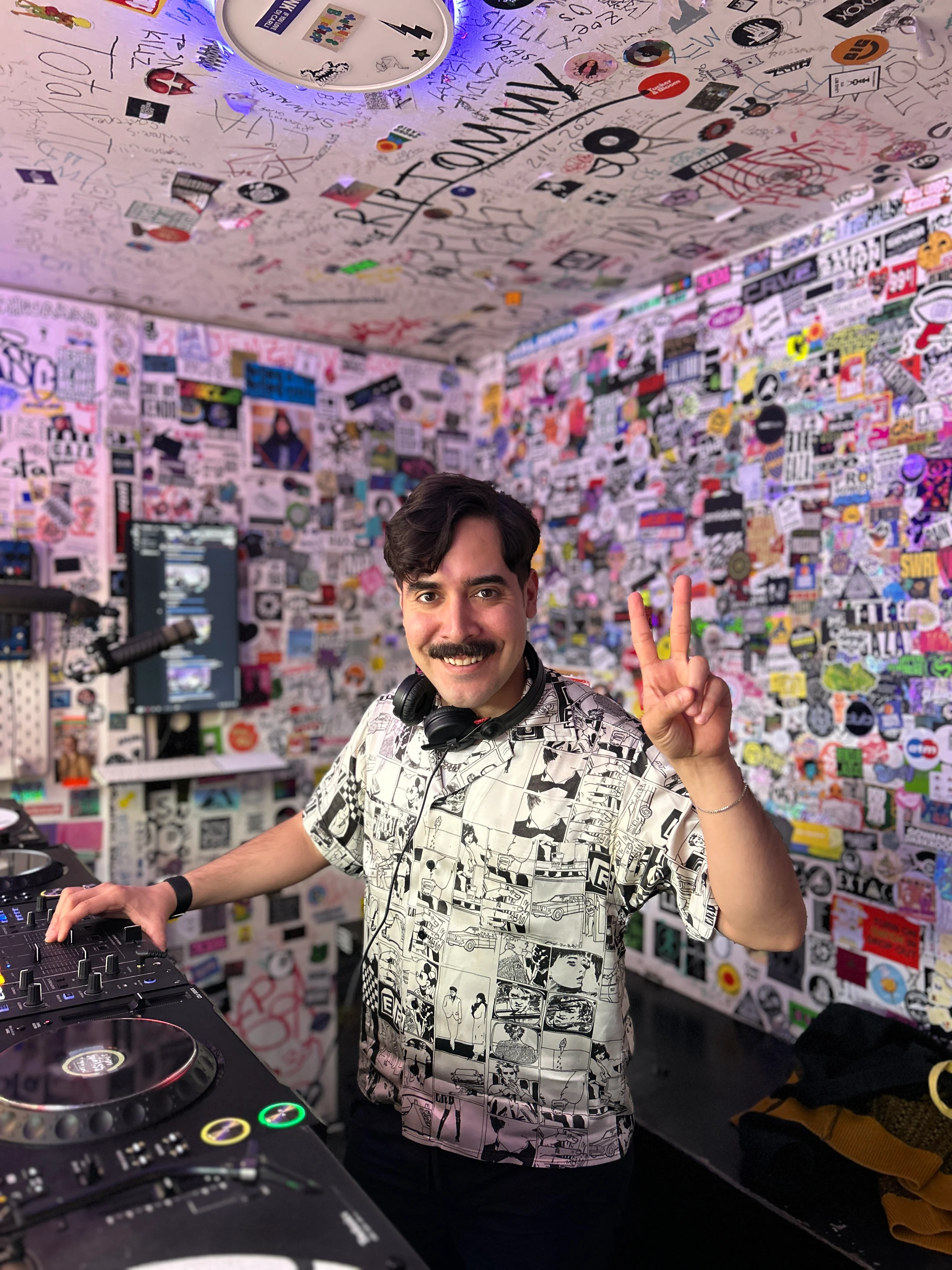 Neon Indian