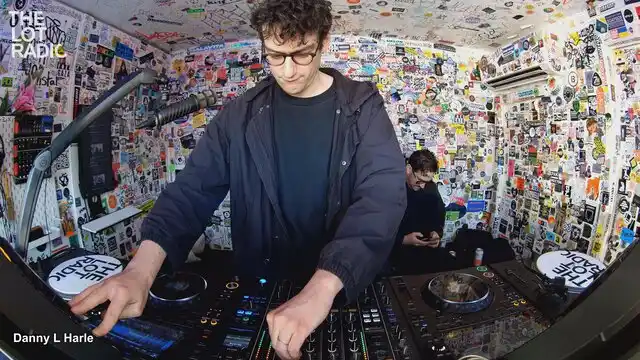 Episode 5AdofwottlmhCmWN1JXJ39 Thumbnail 3