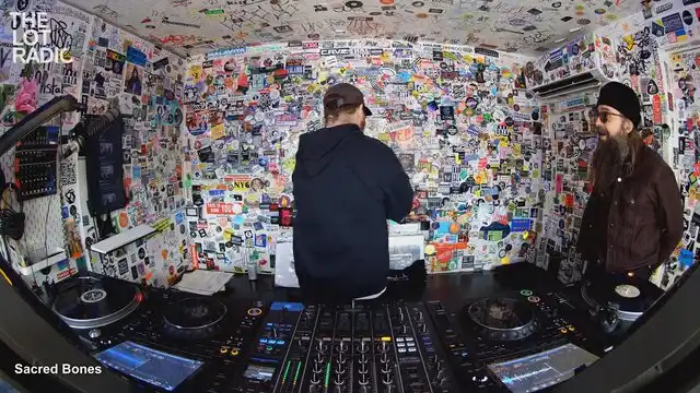 Episode eppCMSuvdce8GwePnFBOe Thumbnail 4