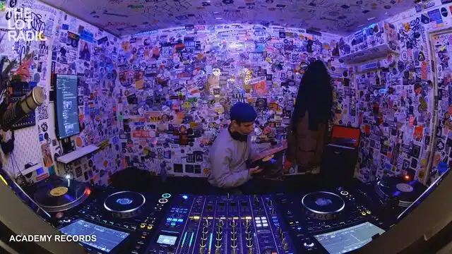 Episode r5bPCZj14ROMy9OGGKVe1 Thumbnail 3