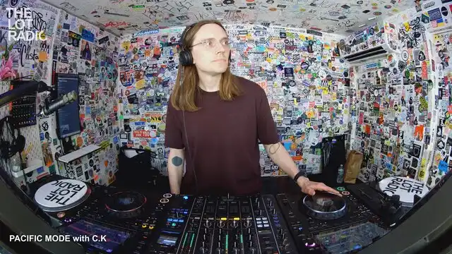 Episode 3wagV9ZSVhF4xQMGX2XGiV Thumbnail 4